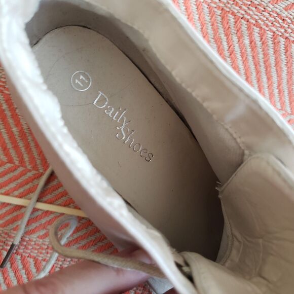 Daily Shoes Cream Wedge Booties Size 11 Cottage/Boho - Picture 2 of 4